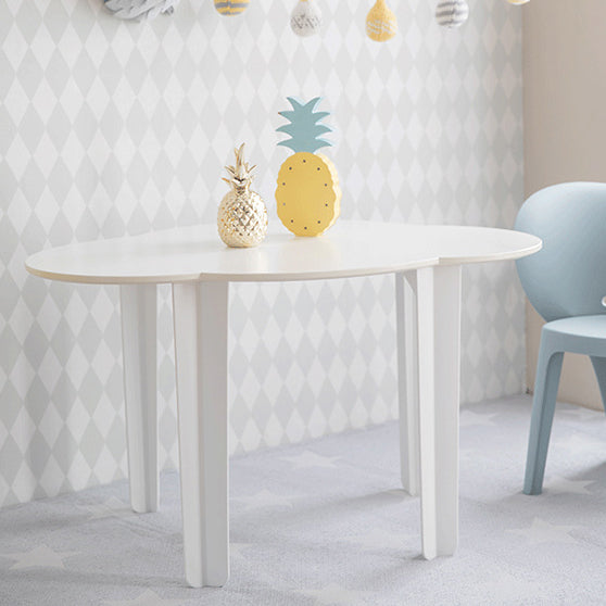 Kindertisch in Wolkenform