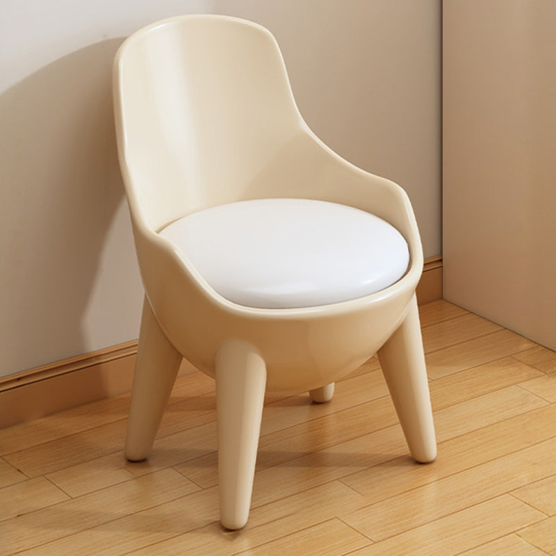Ovaler Kindertisch aus Holz mit Silikonkante