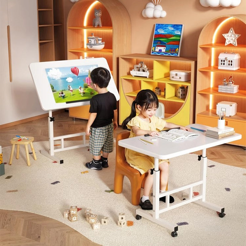 Klappbarer Kinderschreibtisch auf Rollen