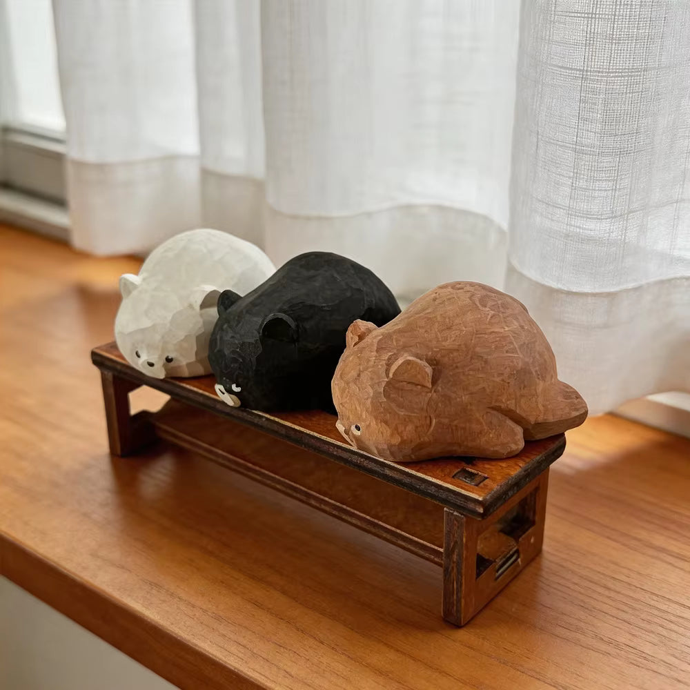 Bruno, der Faulpelz-Bär Handgeschnitzte Holzfigur