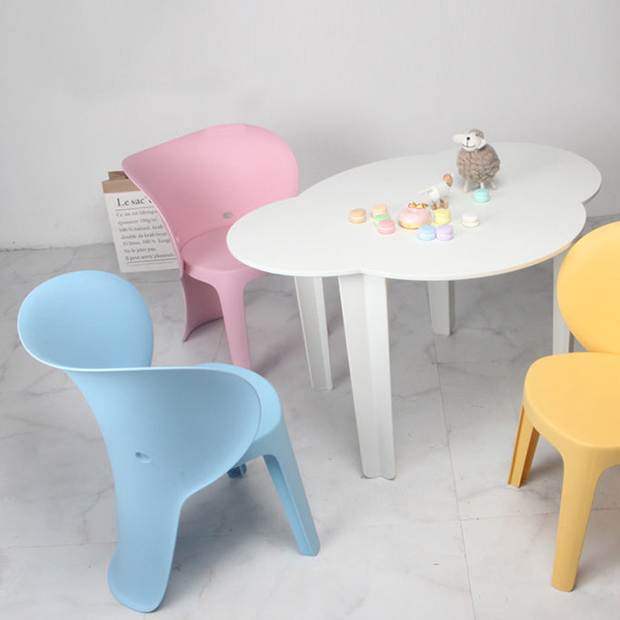 Kindertisch in Wolkenform