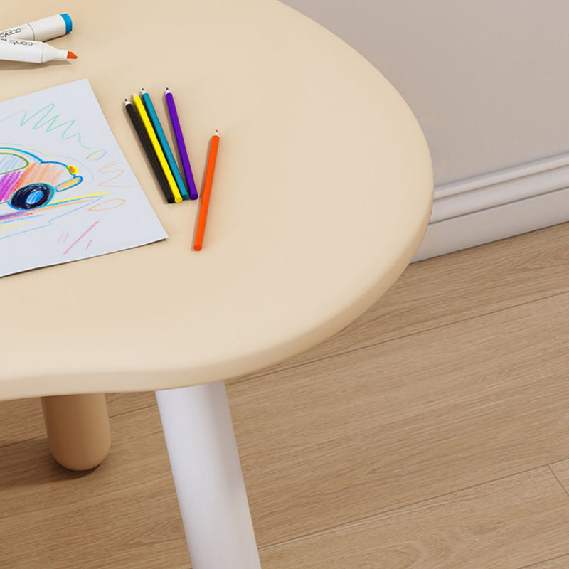 Ovaler Kindertisch aus Holz mit Silikonkante