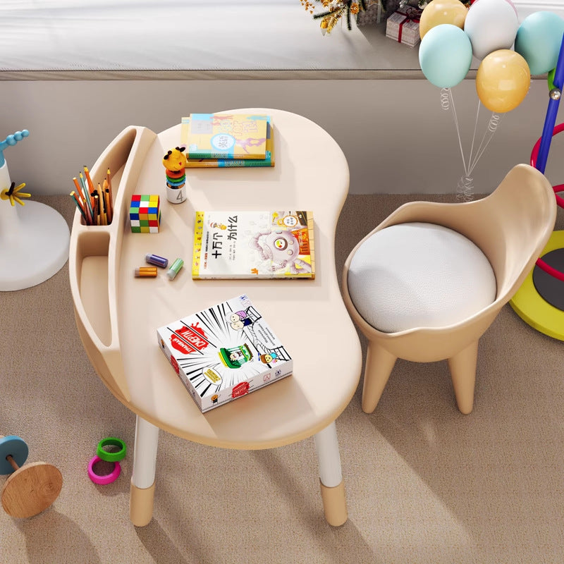 Ovaler Kindertisch aus Holz mit Silikonkante