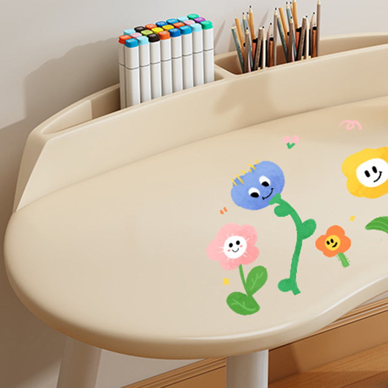 Ovaler Kindertisch aus Holz mit Silikonkante