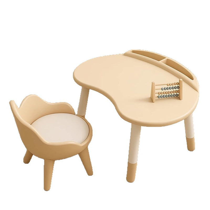 Ovaler Kindertisch aus Holz mit Silikonkante
