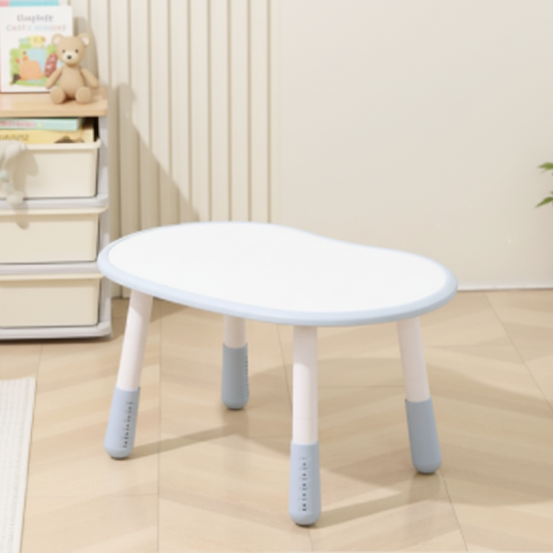 Ovaler Kindertisch in Blau oder Rosa
