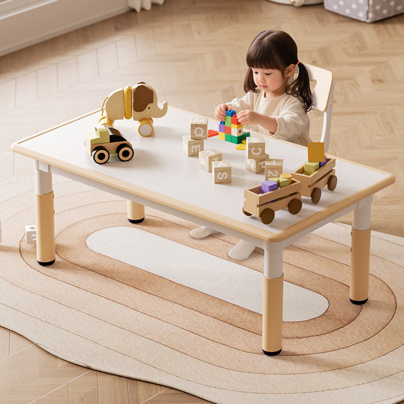Großer Kindertisch