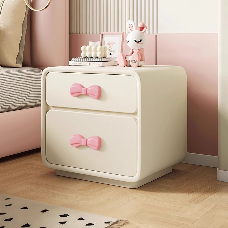 Kindernachttisch mit Rollen und Schubladen