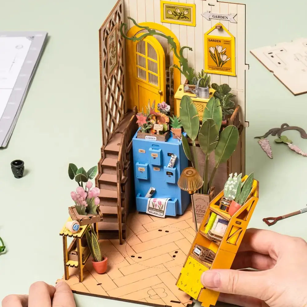 Garden House MISS IRON