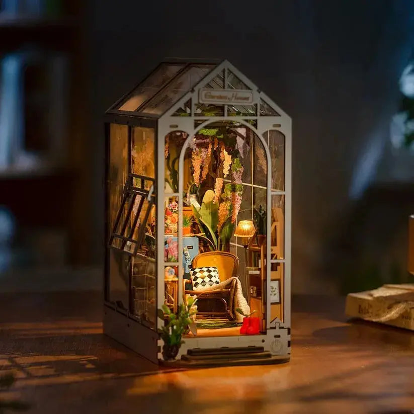 Garden House MISS IRON