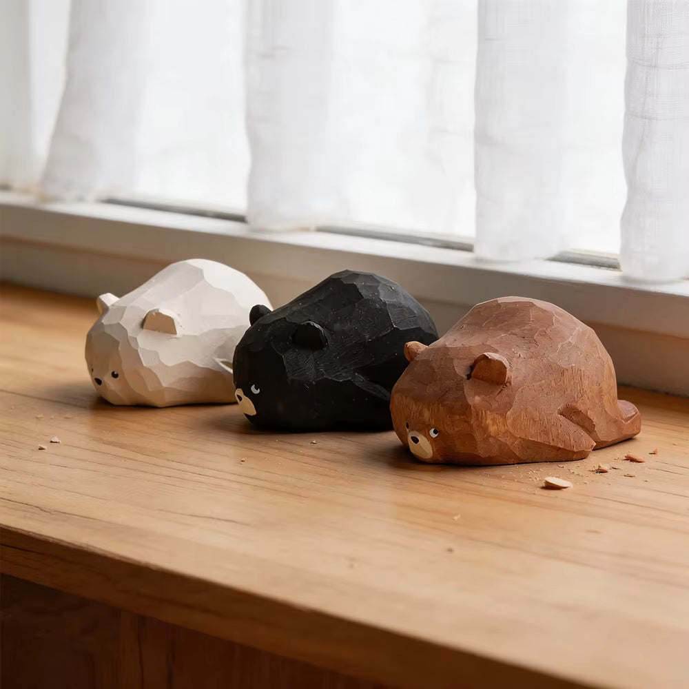 Bruno, der Faulpelz-Bär Handgeschnitzte Holzfigur