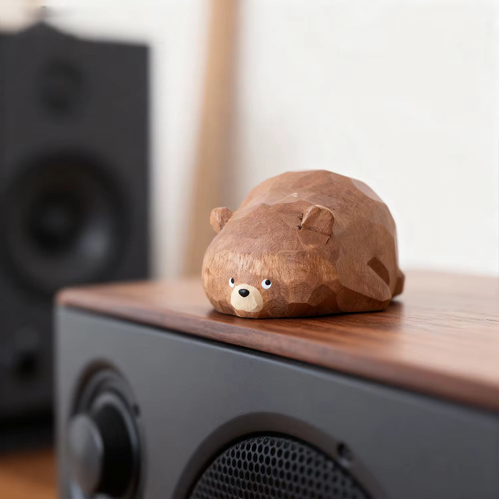 Bruno, der Faulpelz-Bär Handgeschnitzte Holzfigur