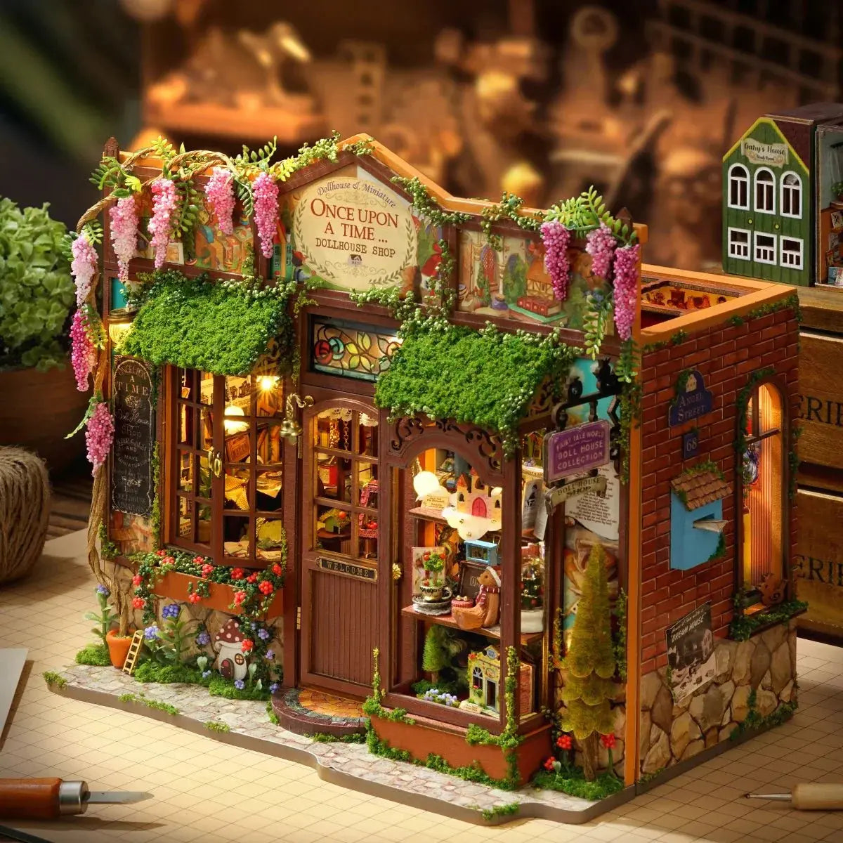 Fairy-Tale Wonderhouse MISS IRON